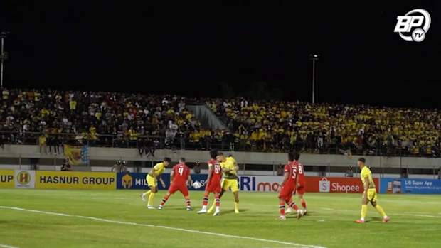 Pitchside: Barito Putera held by Arema FC